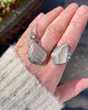 Load image into Gallery viewer, Glowing Crystal Agate Pendant