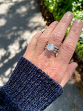 Load image into Gallery viewer, Mother of Pearl Ring [Size 8]
