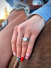 Load image into Gallery viewer, Mother of Pearl Ring [Size 8]
