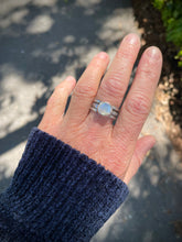 Load image into Gallery viewer, Mother of Pearl Ring [Size 8]
